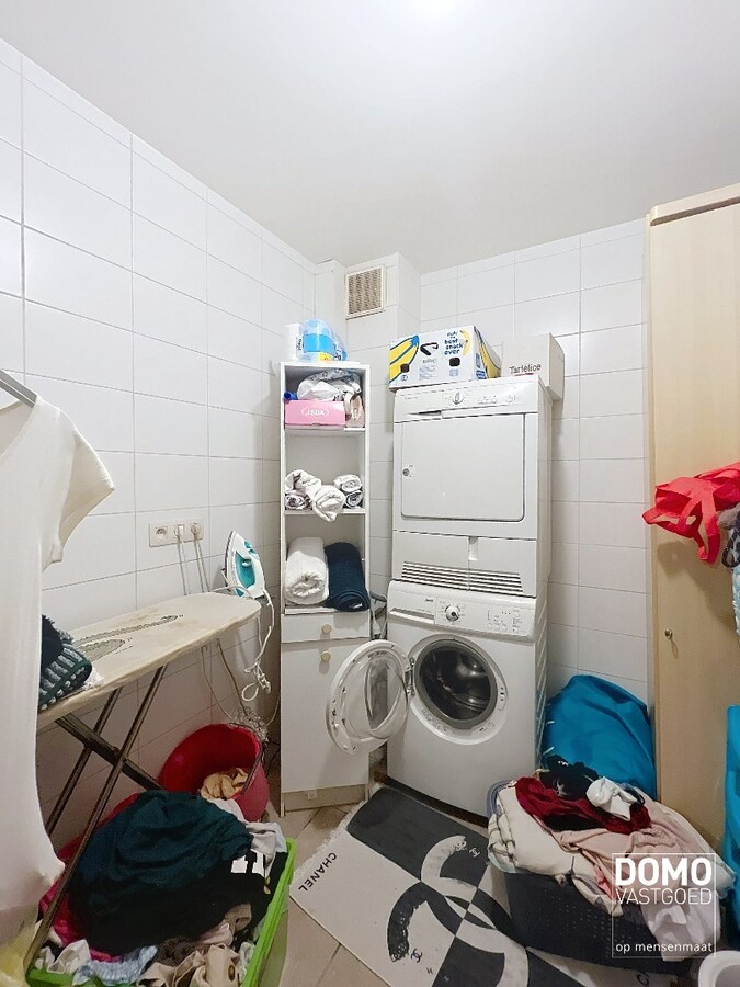 GELIJKVLOERS APPARTEMENT MET 2 SLAAPKAMERS EN GARAGE GELEGEN IN HET CENTRUM VAN BERINGEN 
