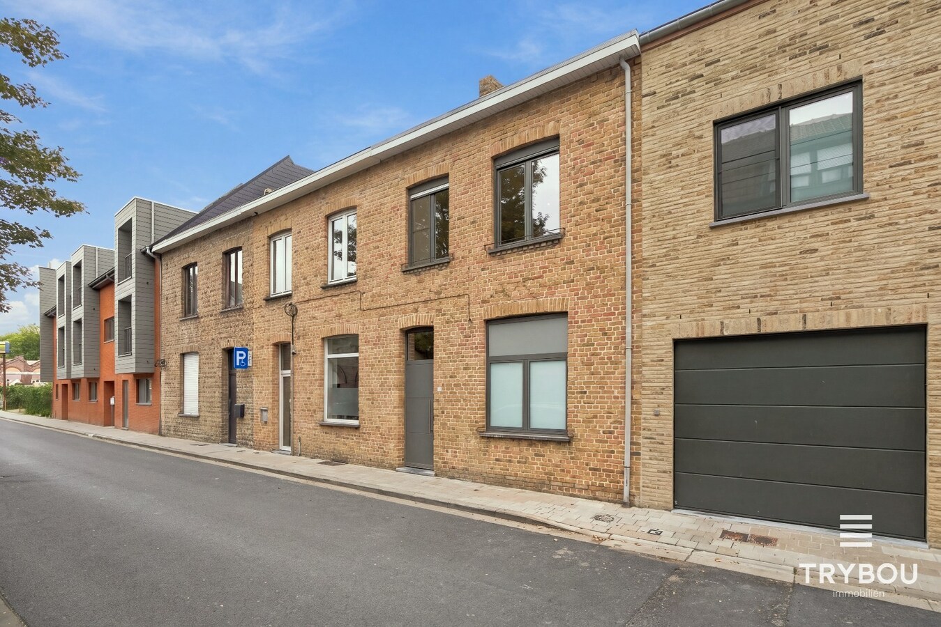 Ruime rijwoning in het centrum van Ieper! 
