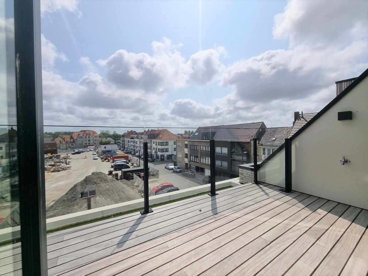 Prachtig, zeer luxueus nieuwbouwappartement met groot terras en open zichten - Heist 