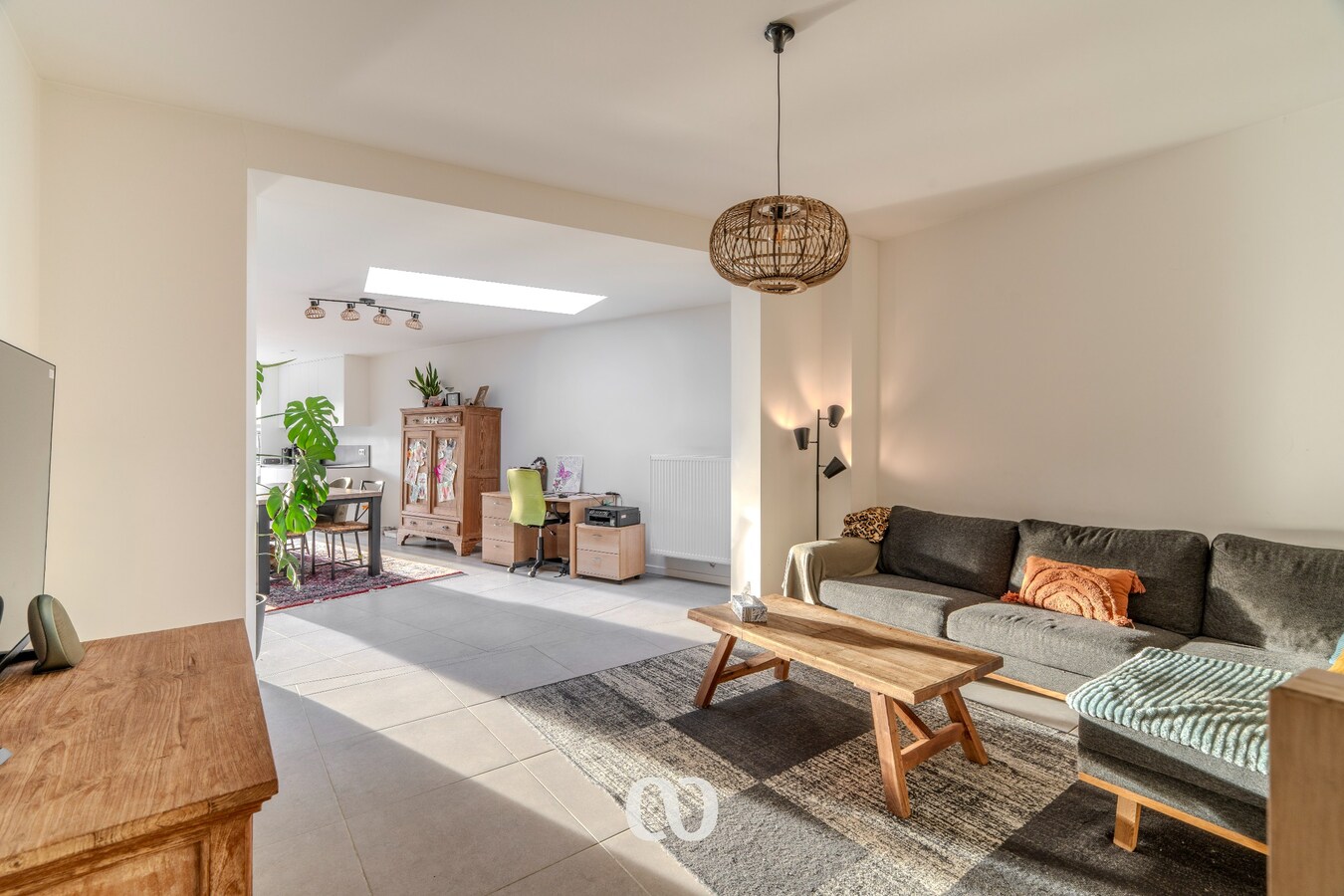 Volledig gerenoveerde woning met 3slpk en mooie tuin 