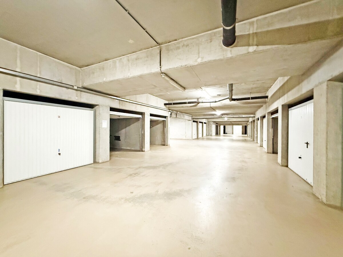 Penthouse met zonneterras en garagebox te centrum Zottegem 