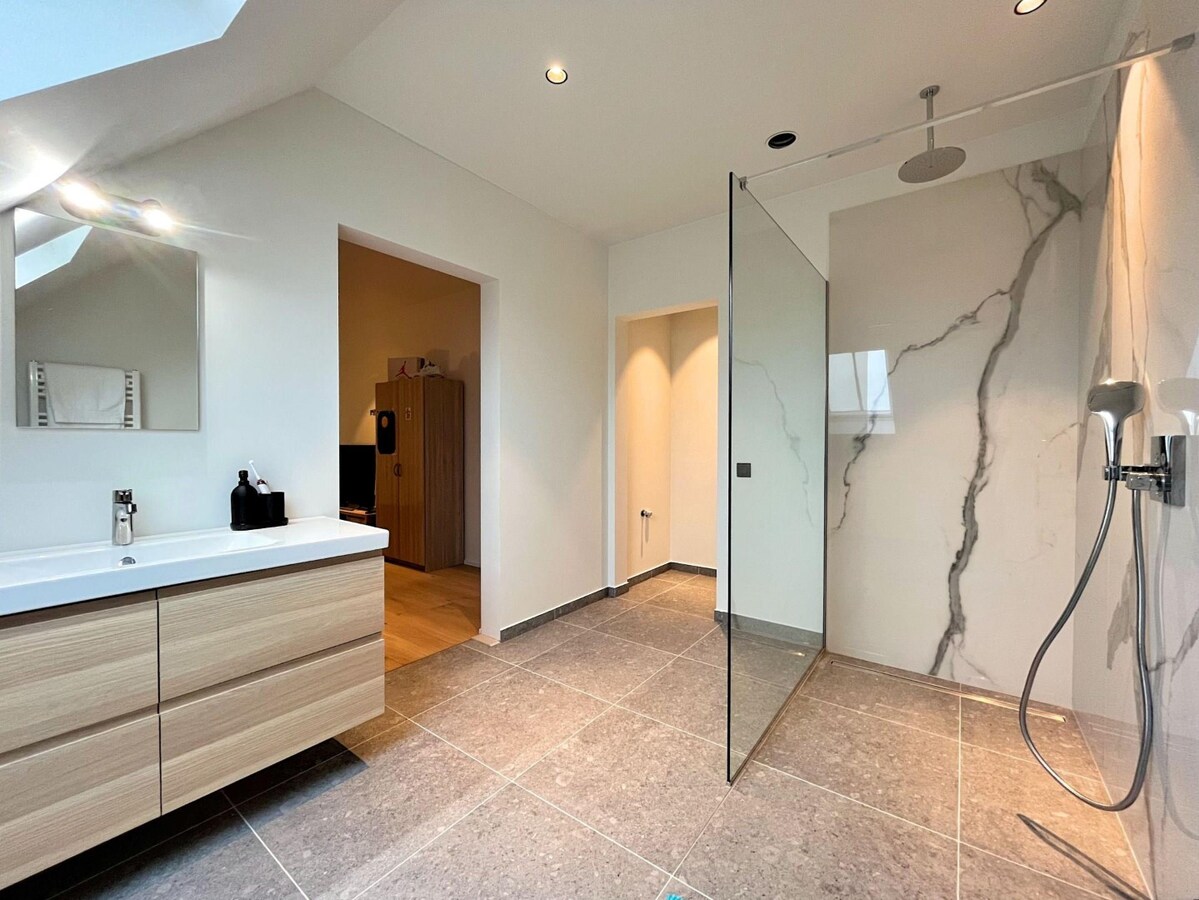 Nieuwbouwwoning (onder registratierechten) met 5 slaapkamers en 4 badkamers te Heulebrug 