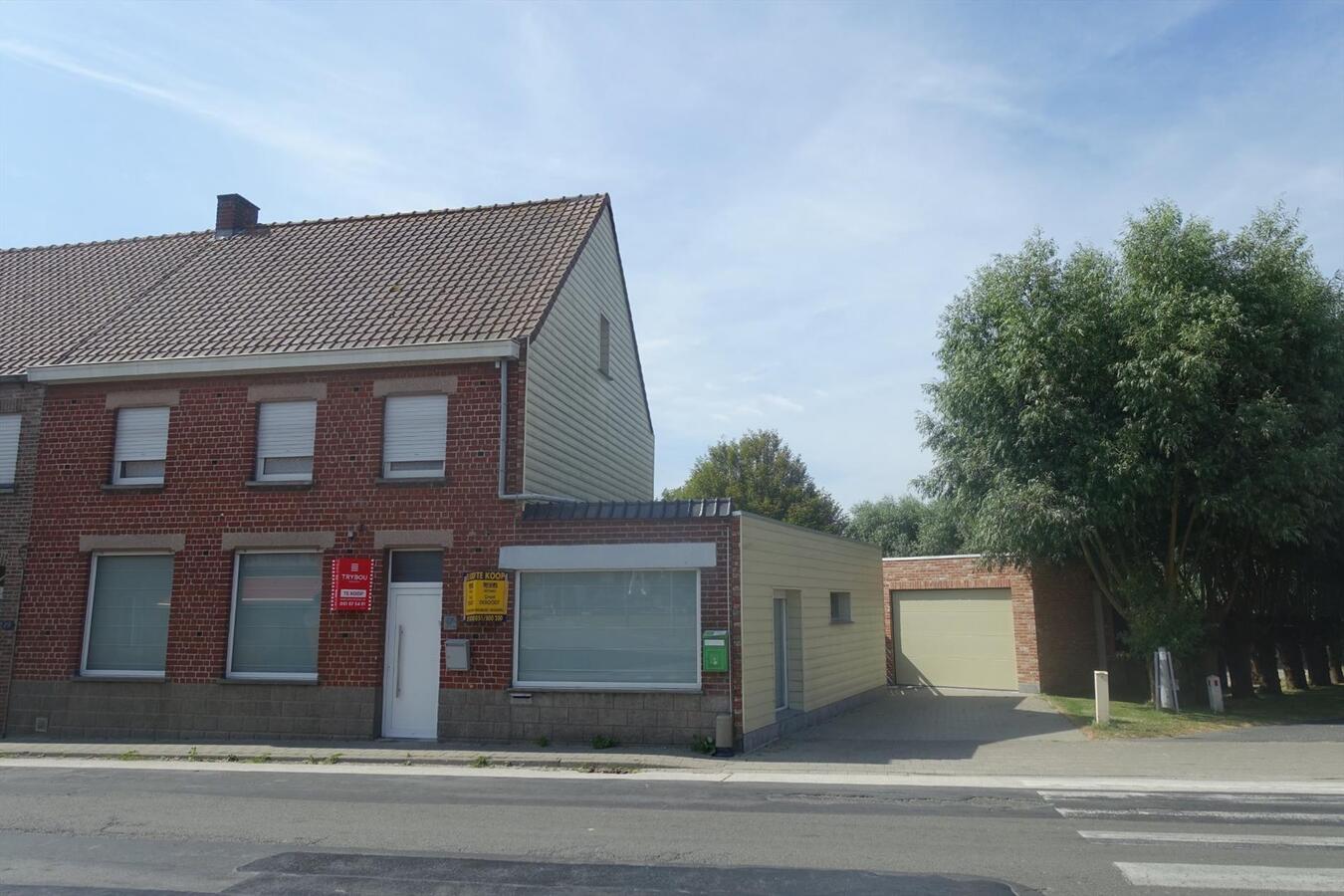 Ruime halfopen  woning met zuidgerichte tuin en garage 