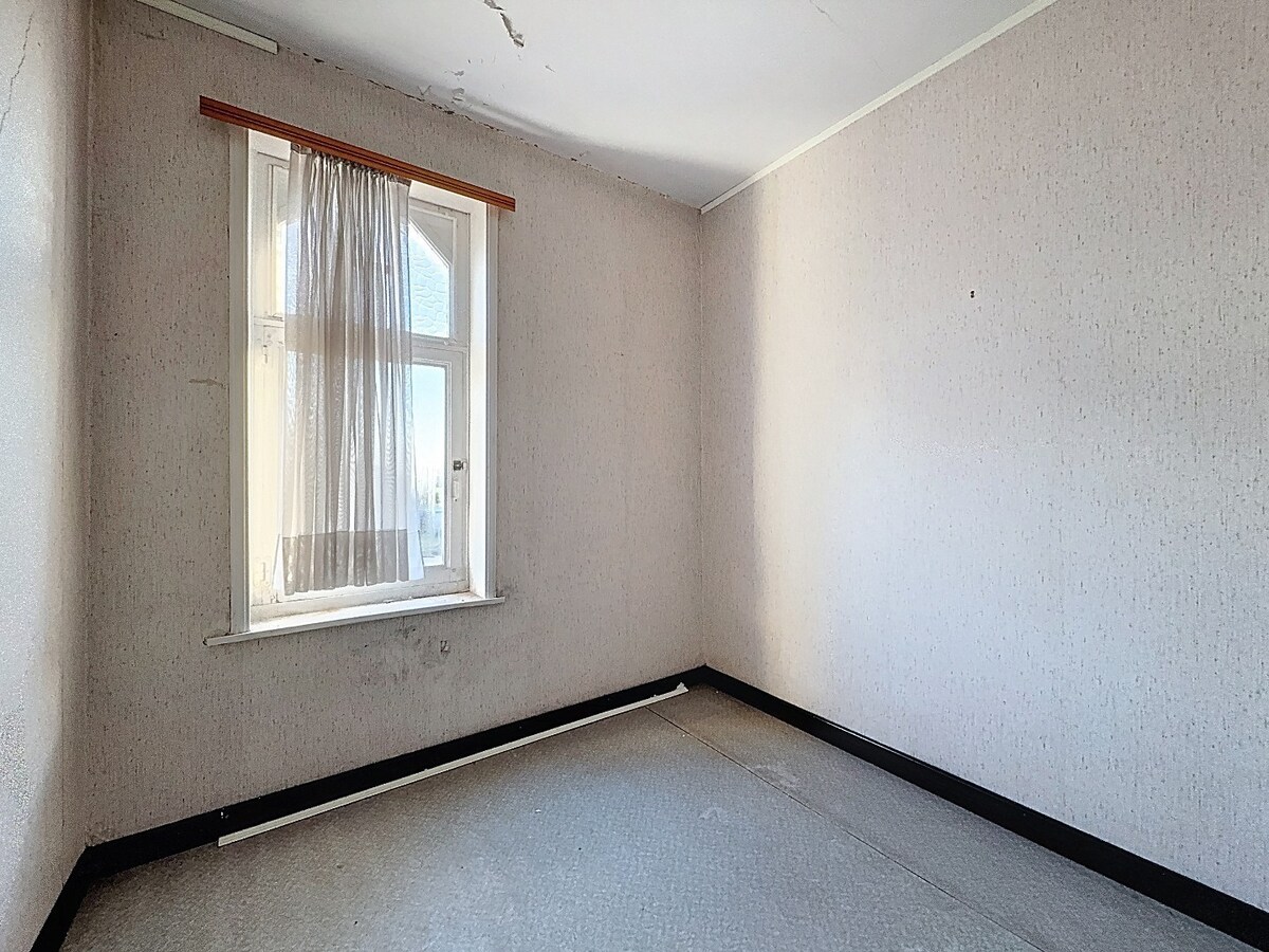 Te renoveren woonhuis met bouwgrond te Balegem/Elene 