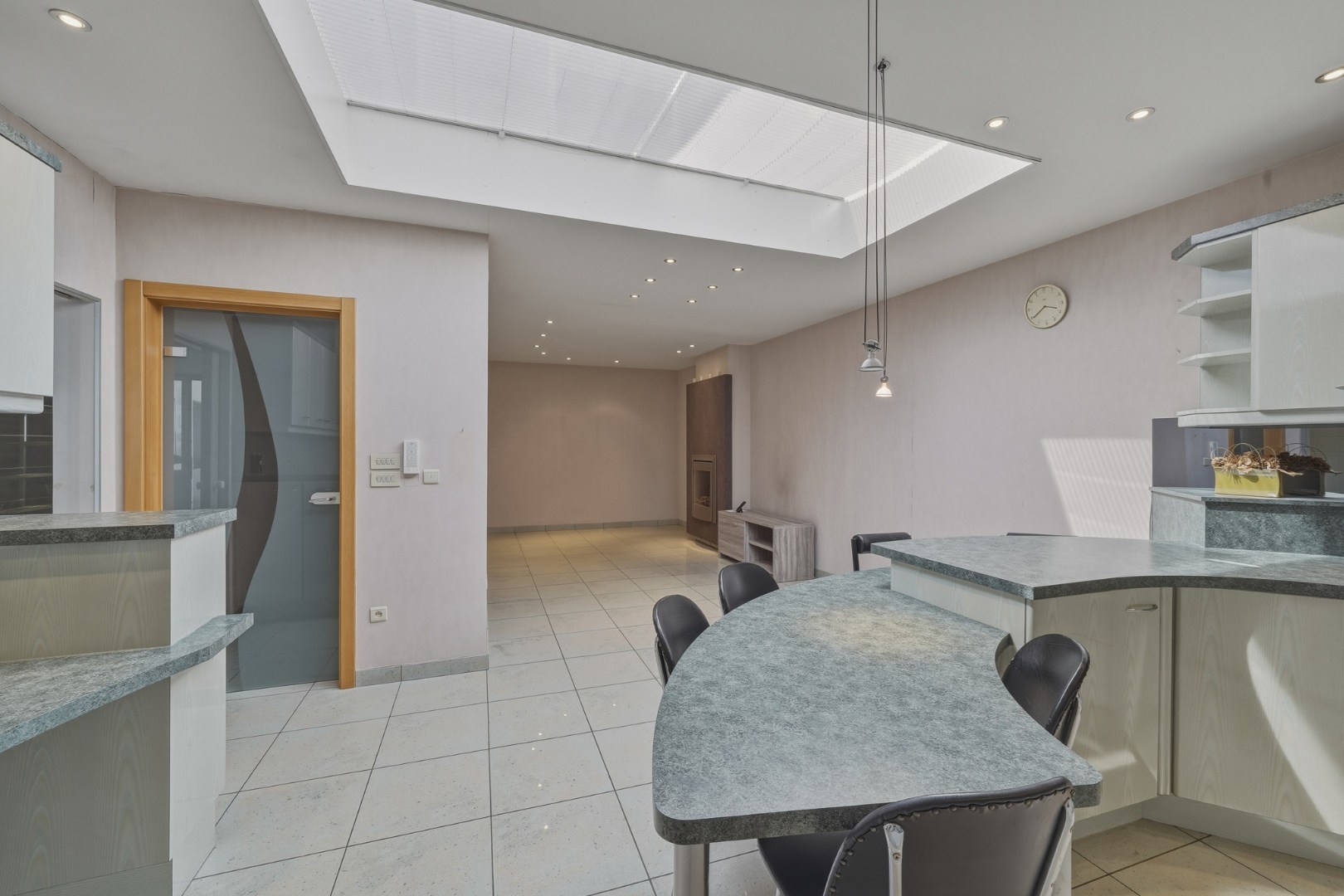 Ruime handelswoning met potentieel te Bredene 