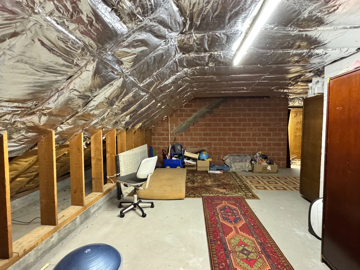 Ruime woning met loods en landbouwgrond op groene locatie nabij Waregem. 