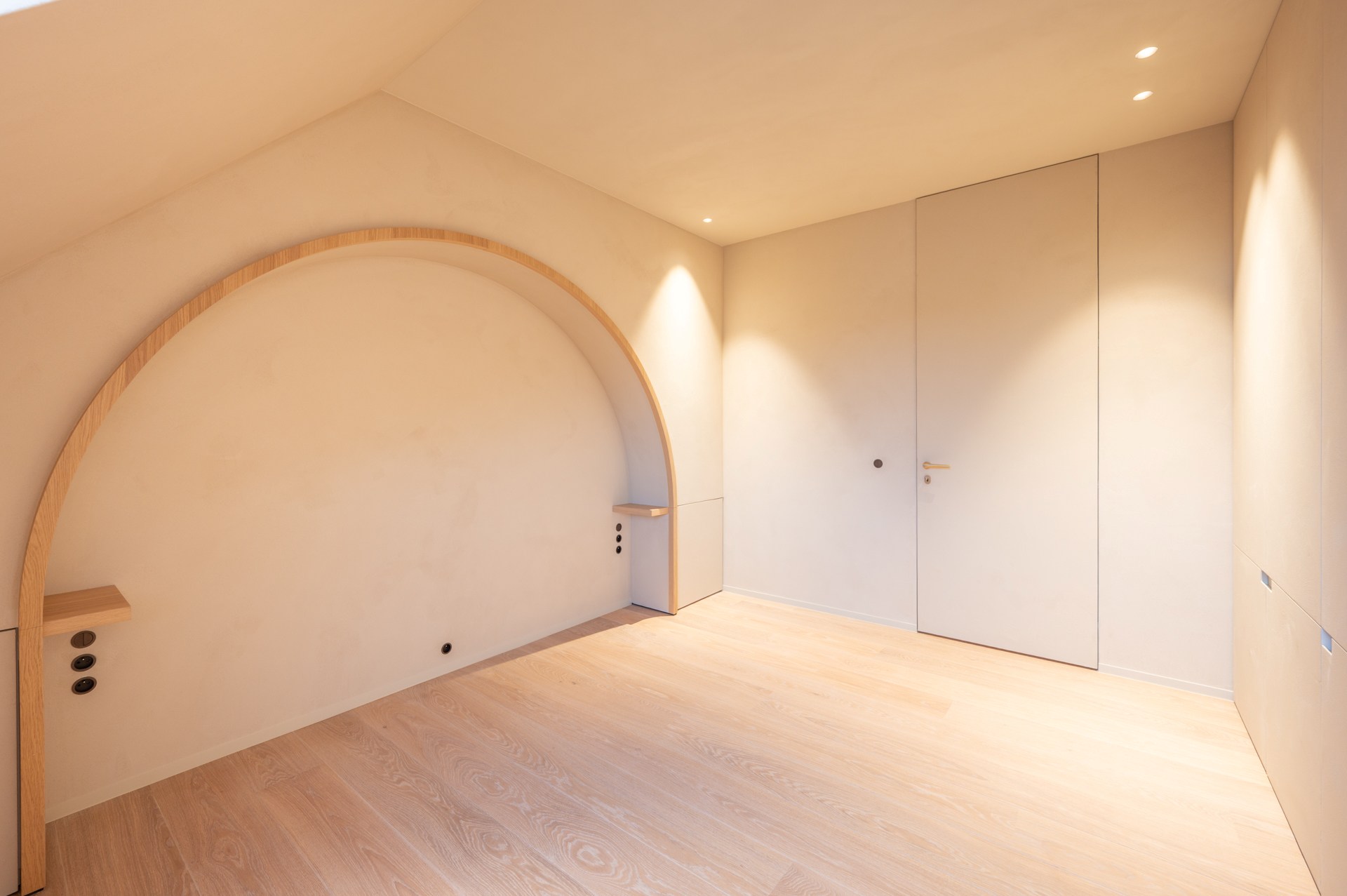 Luxe, comfort kortom een prachtig gerenoveerde woning in hartje Knokke. 