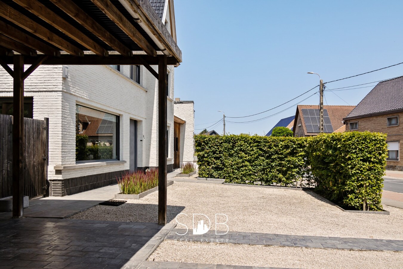 Prachtige hedendaagse villa met gezinstuin en zwembad op 1.387m² 