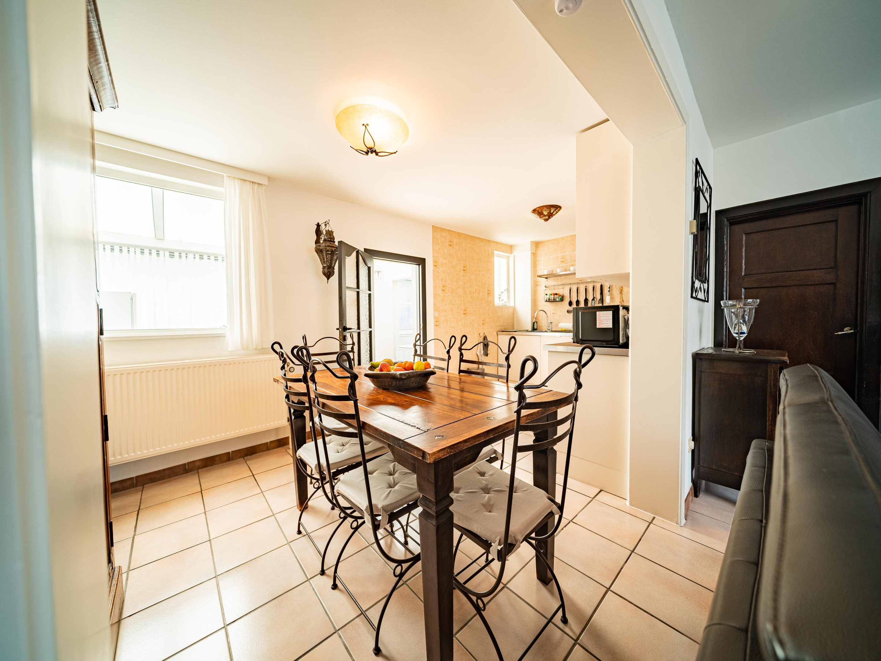 Uitzonderlijk goed onderhouden instapklare woning met 3 slaapkamers en tuin 