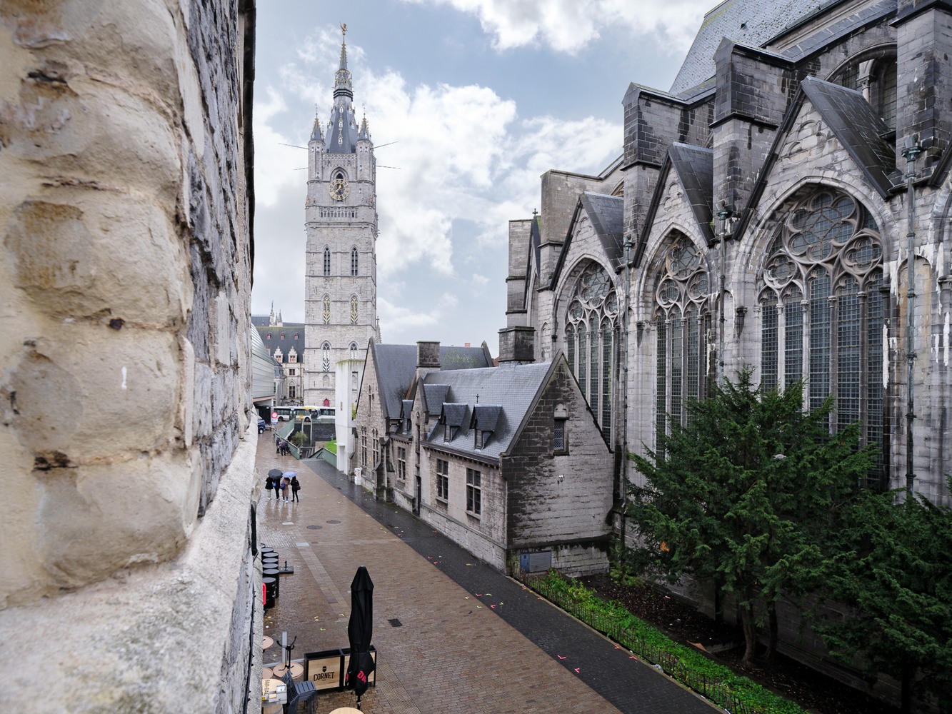 2 slaapkamer appartement met zicht op Korenmarkt en de Sint-Niklaaskerk 