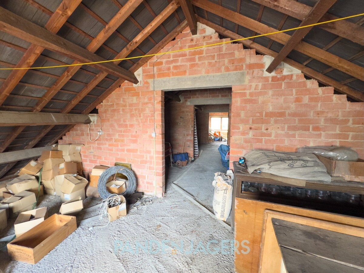 Te renoveren laagbouwwoning met grote zolder te Duffel 