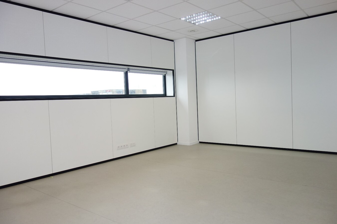 Bureau de prestataires de services loué À Tournai