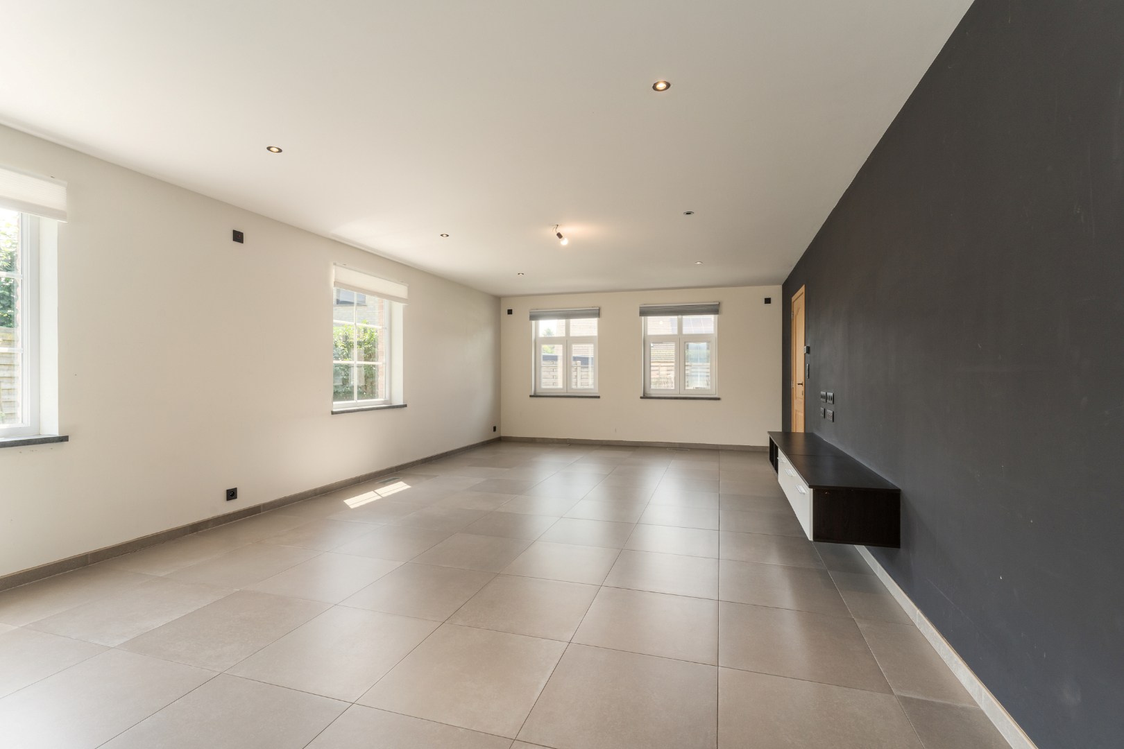Ruime en recente halfopen bebouwing met 3 volwaardige slaapkamers 