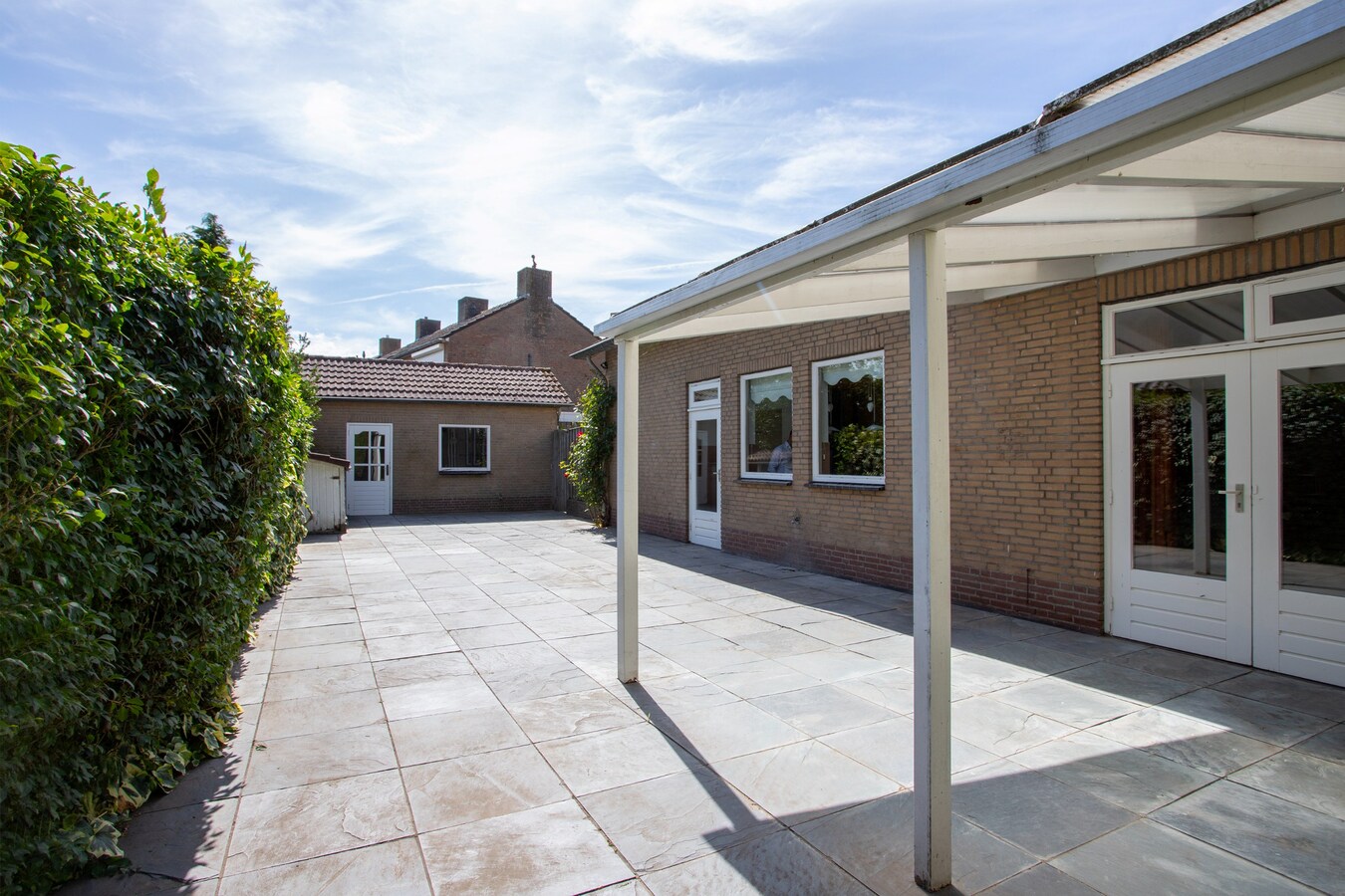 Vrijstaande levensloopbestendige semibungalow met schitterend uitzicht en royale tuin in Hoogeloon. 