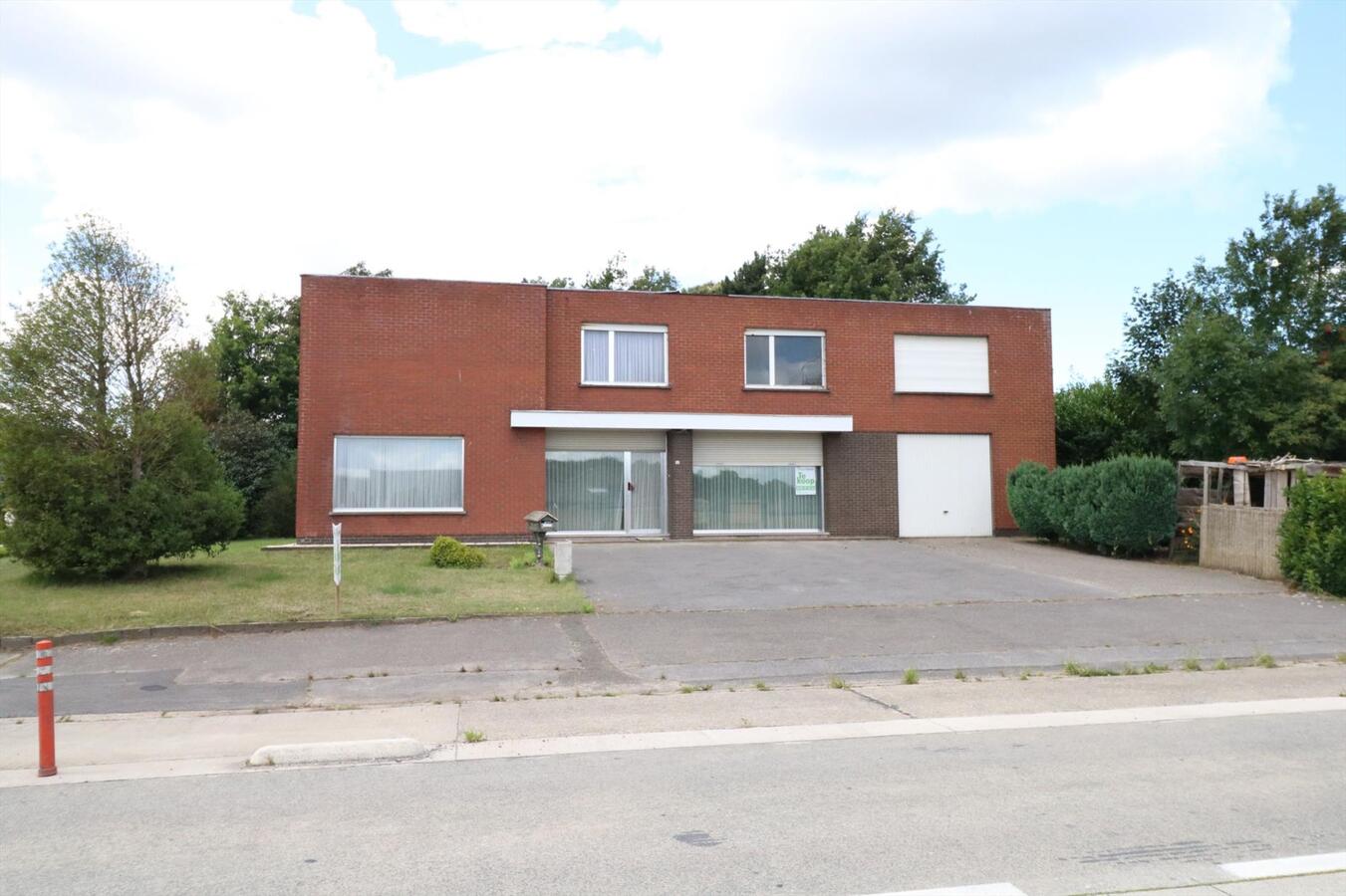 Woning met mogelijkheid tot commmerciële ruimte op 1398m² te Aartrijke 