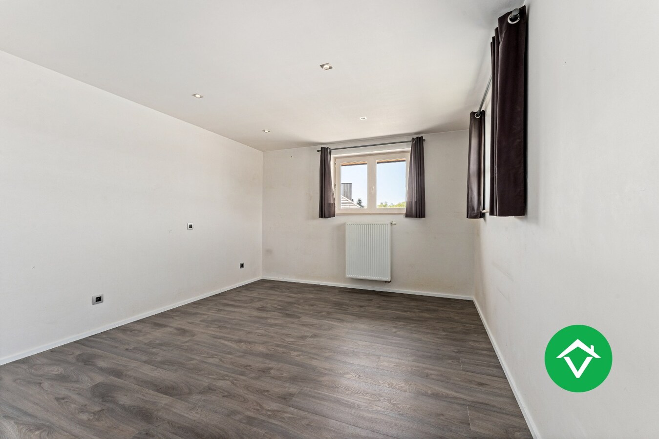 Recente woning (2011) met 3 slaapkamers, inpandige garage en vergezichten te Koekelare 