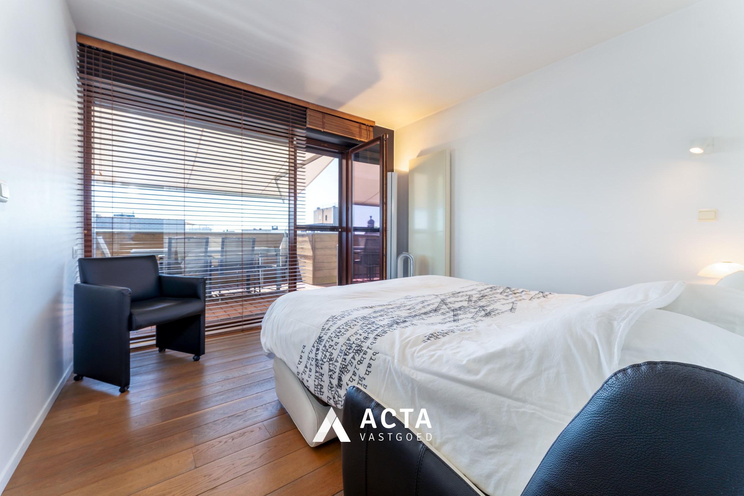 Luxueus dakappartement met 3 slaapkamers en panoramische terrassen in hartje Oostende 