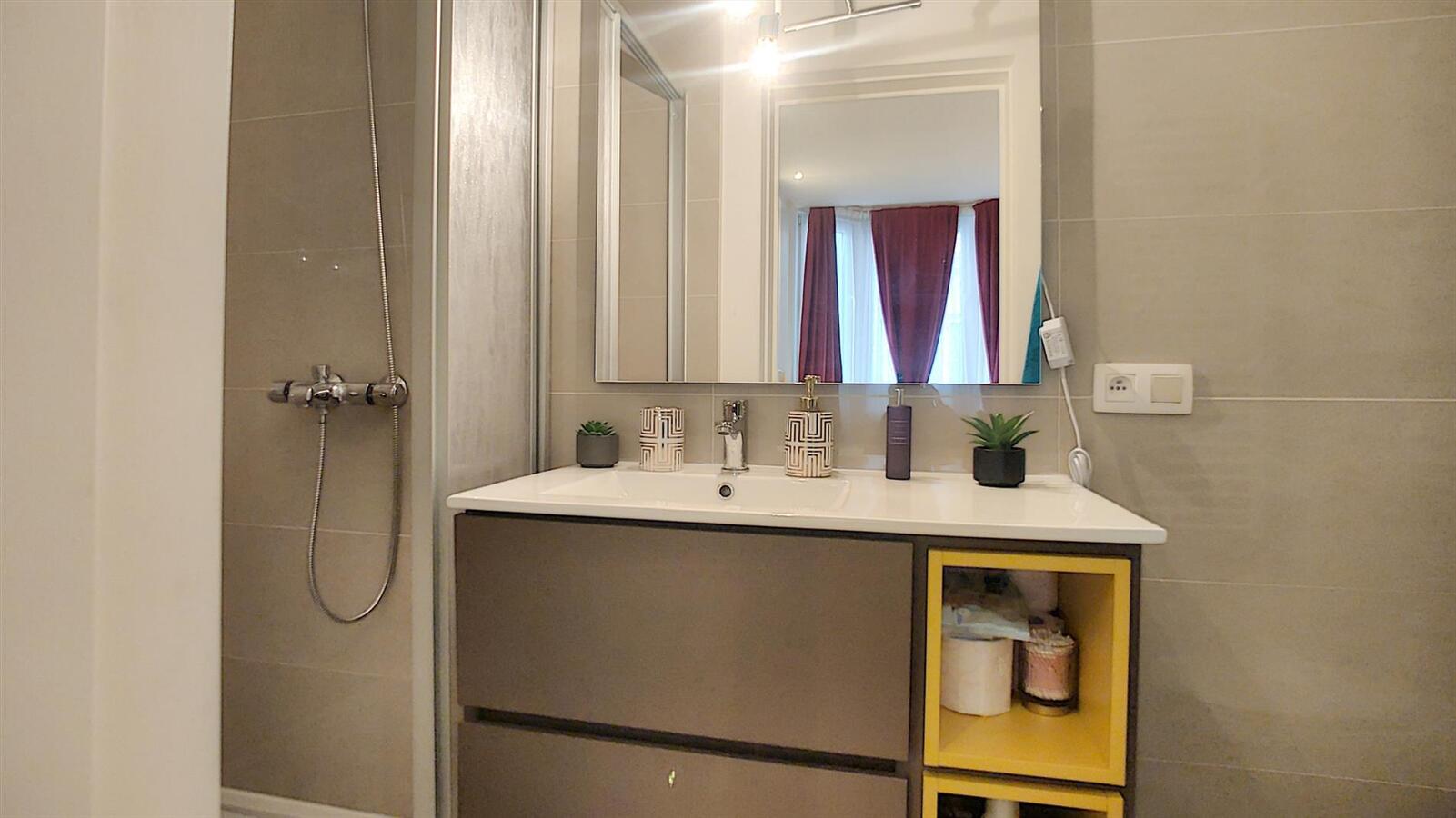 Knap gerenoveerde gezinswoning met 3 slaapkamers  - Heist 