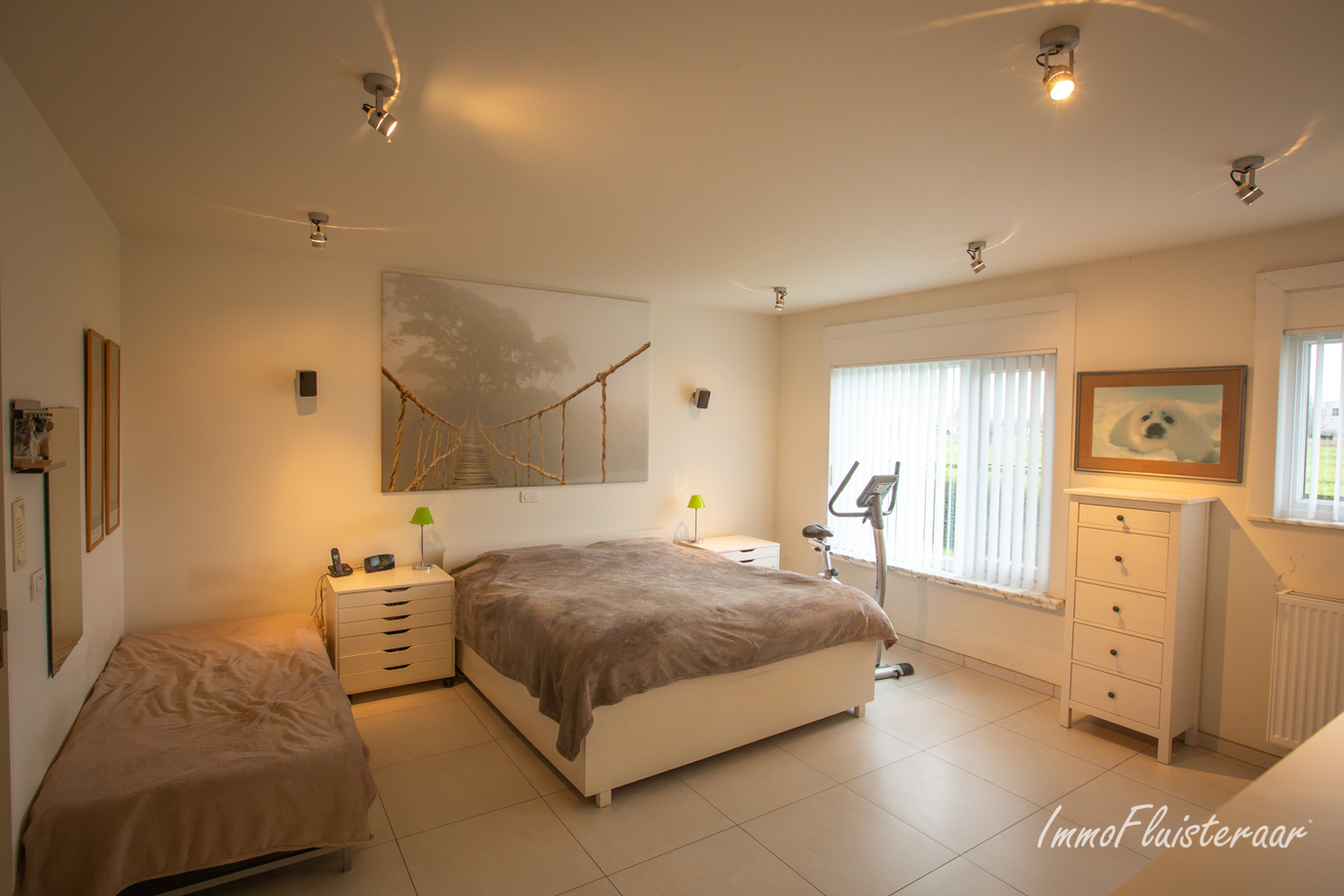 Instapklare moderne bungalowwoning met loods en aanpalende weilanden op 6929m². 