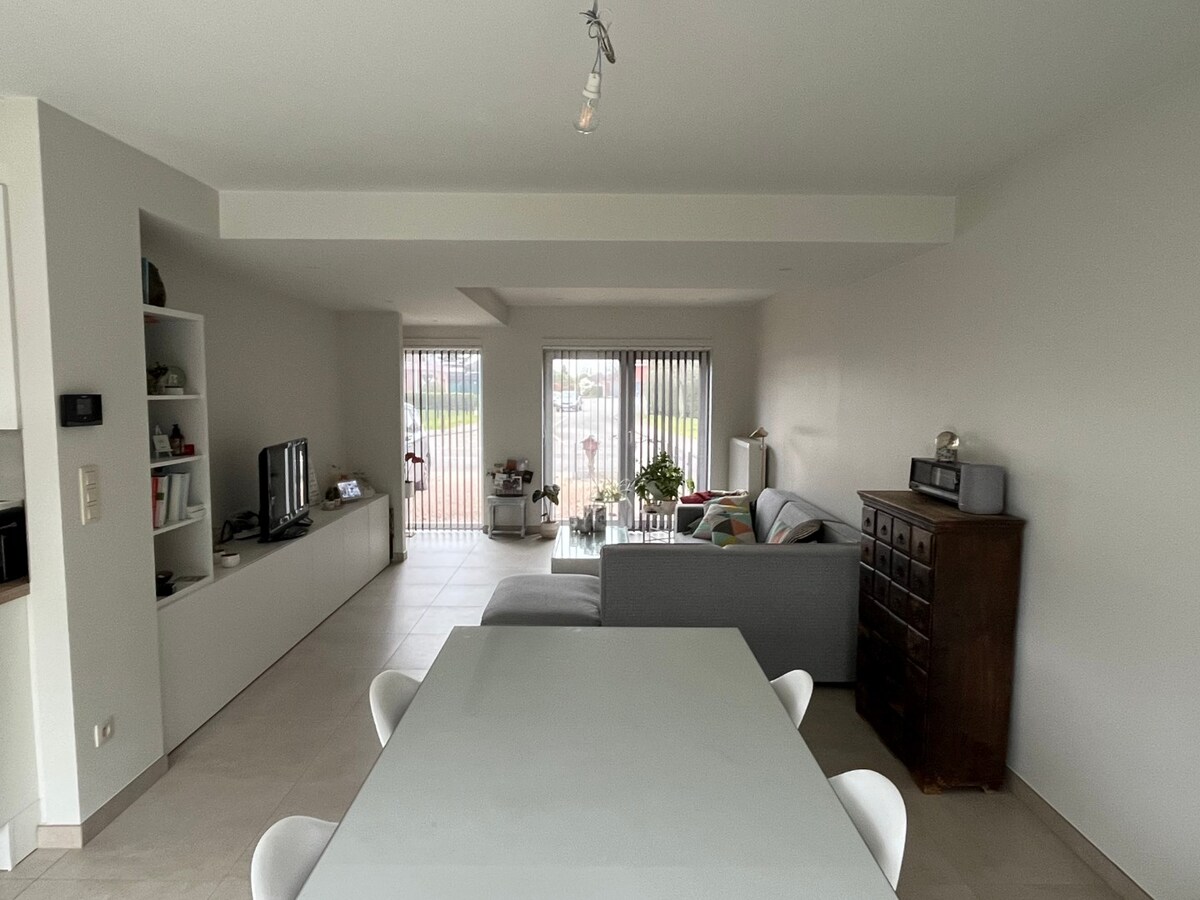 Energetisch gerenoveerde, ruime gesloten bebouwing te Kruisem 