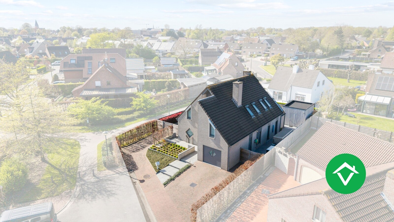 Alleenstaande woning met 5 slaapkamers en garage te Torhout 