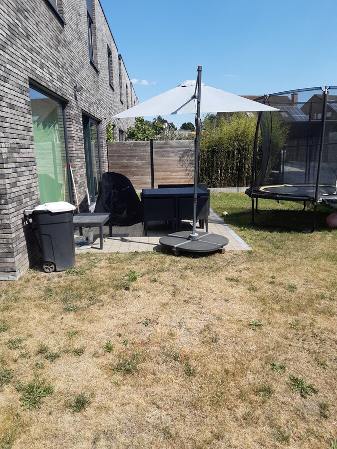 Half open (160 m²) met zonnepanelen ! 