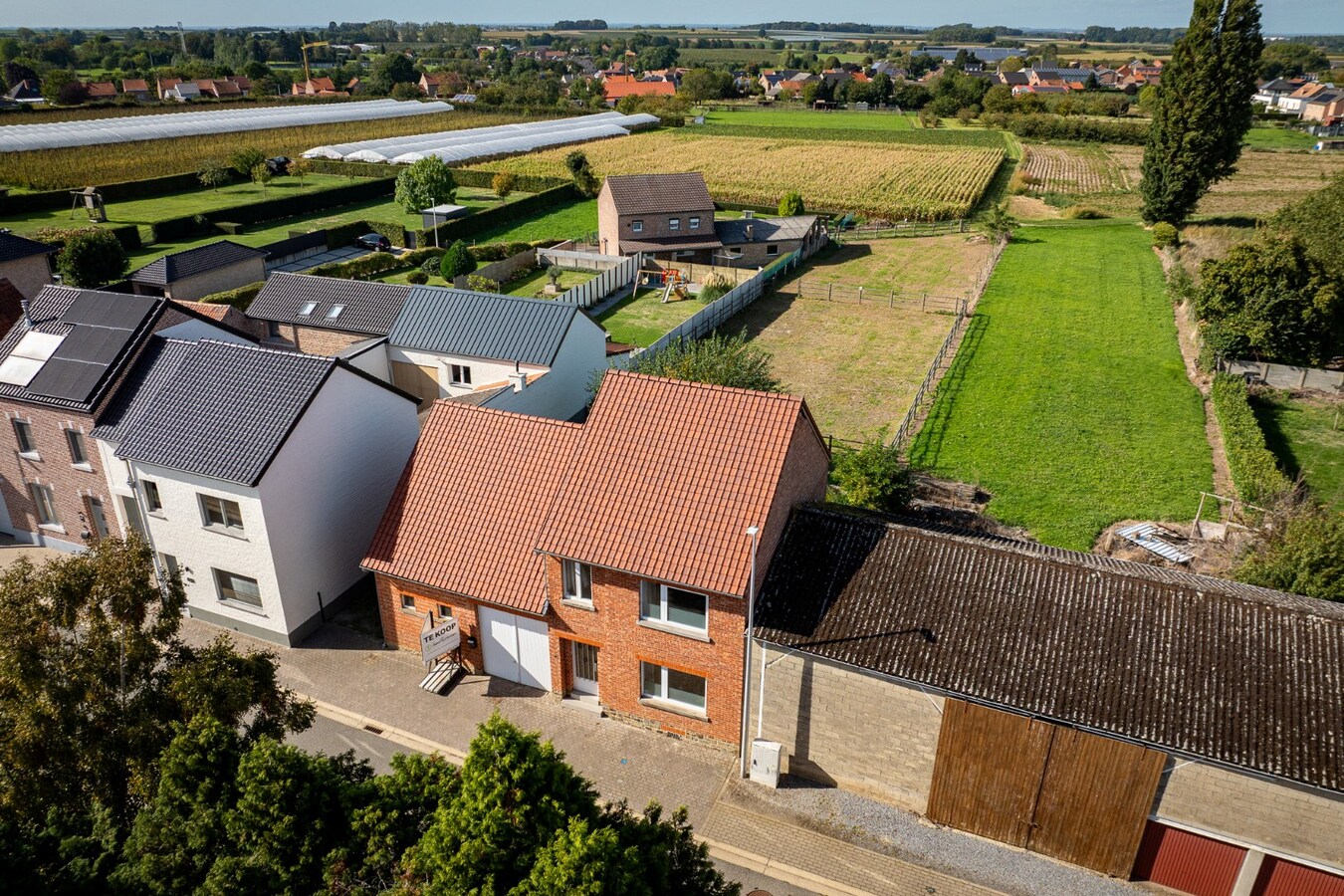 Renovated property with drained track and pasture on approximately 16 ares in Mielen-boven-Aalst. 