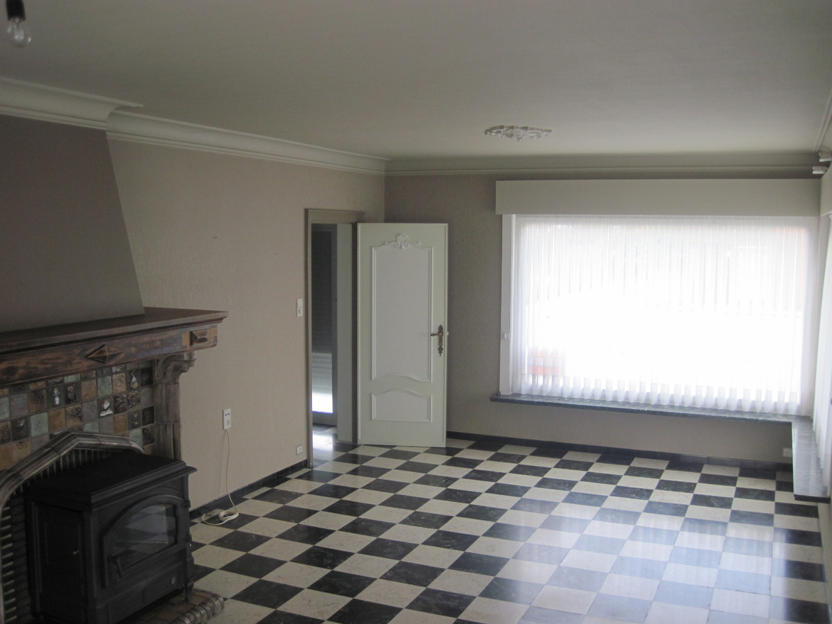 Degelijke Half Open Bebouwing. Bijzonder rustig gelegen ! 