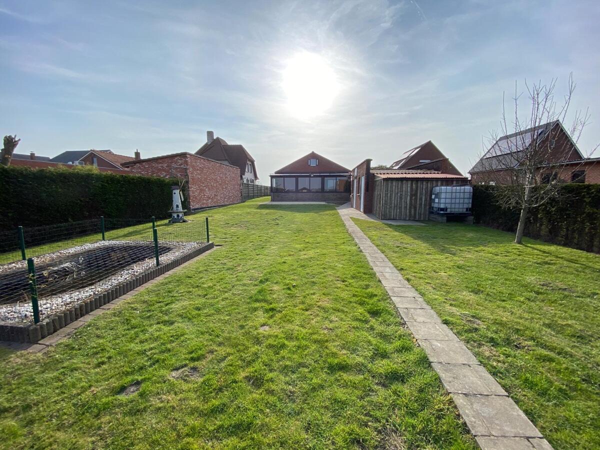 Rustig gelegen alleenstaande woning met 3 slaapkamers op 920 m² te Koekelare 