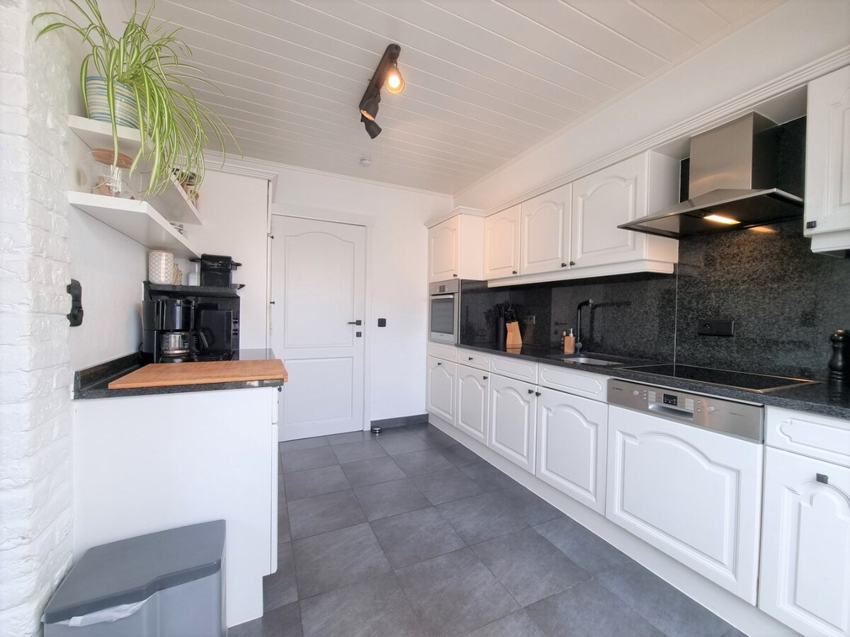 Magnifiek gelegen gezinswoning met garage &amp; oprit te Heist 