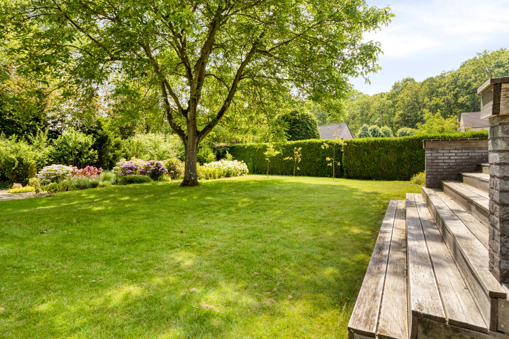 Ruime split-level gezinswoning op een prachtig perceel van 1.238 m² in de gegeerde wijk Elshout te Schoten 