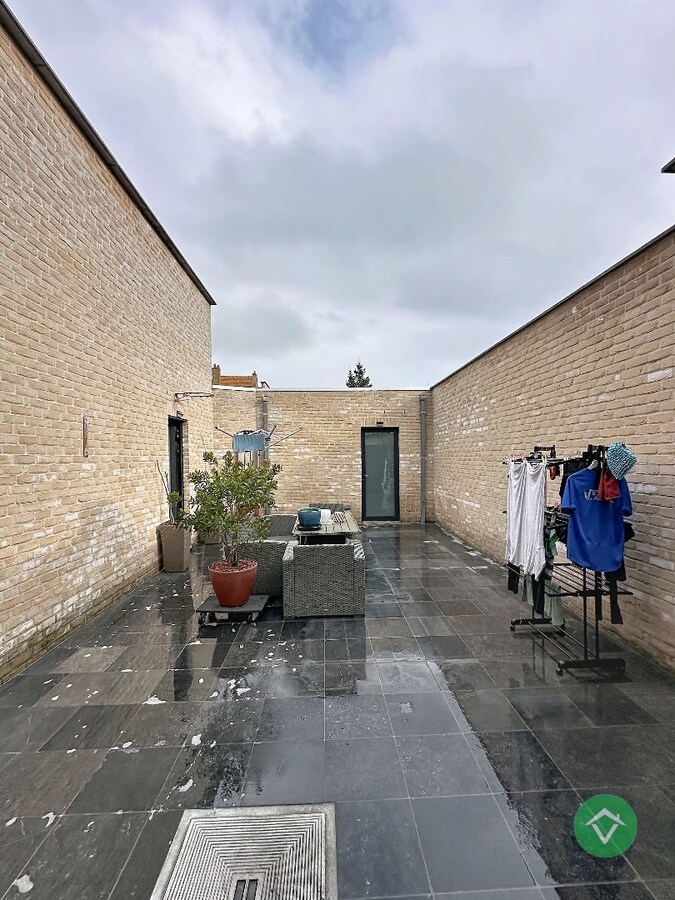 Verrassende rijwoning met 3 slaapkamers en garage te Oostende 