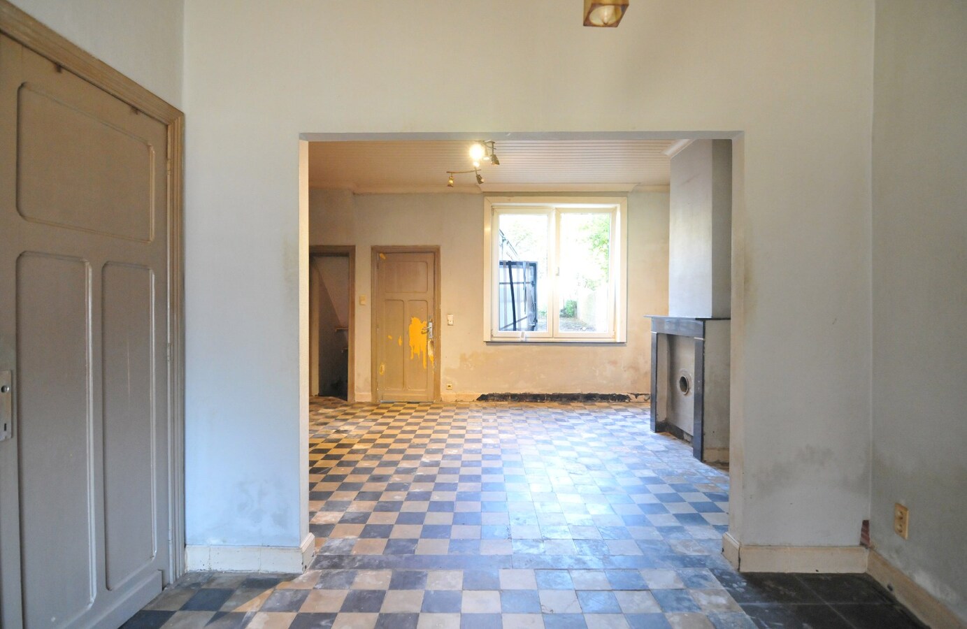 Te renoveren woning met tuin 