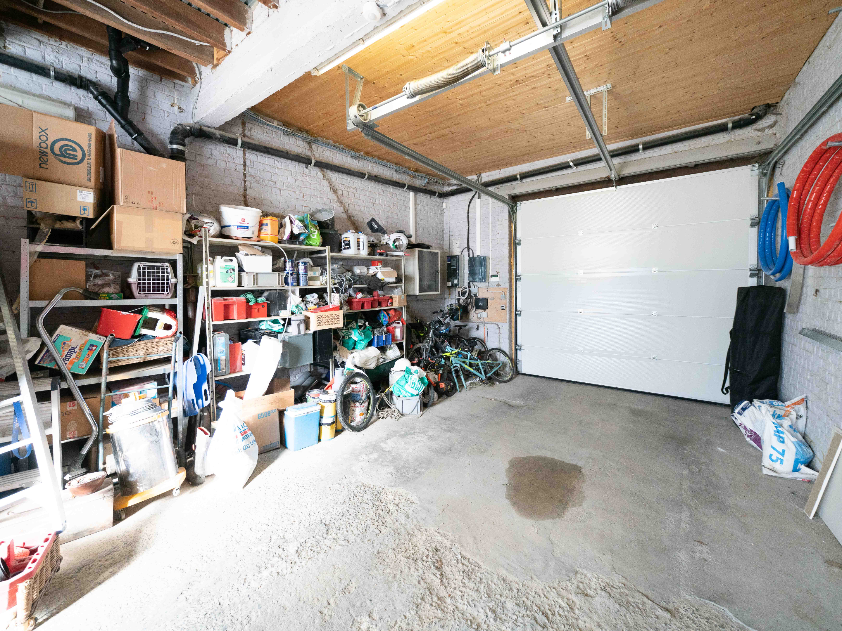 Volledig gerenoveerde woning met 4 kamers, tuin en garage 