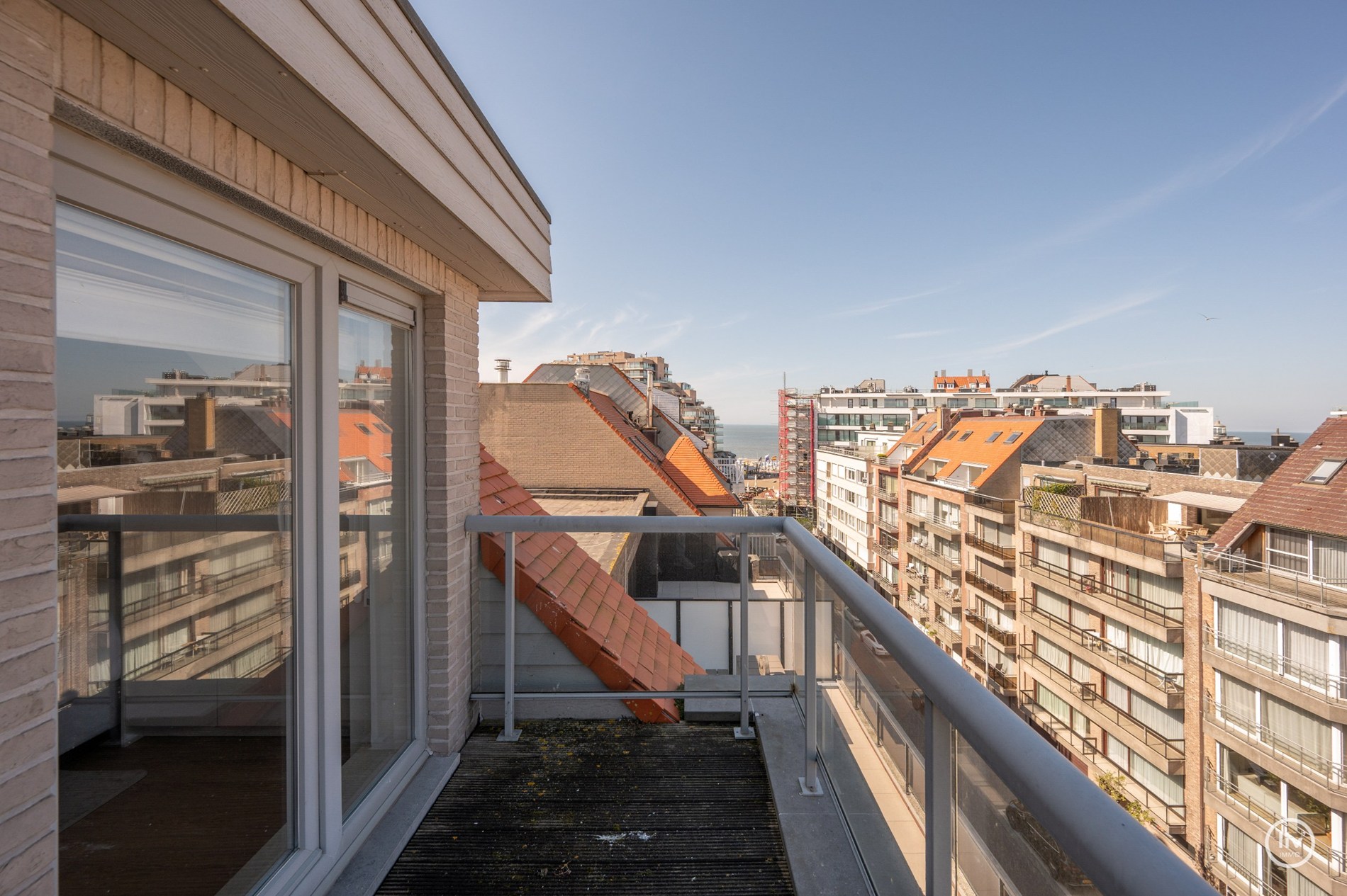 Spacieux duplex avec 3 chambres dans un emplacement de premier choix sur la Van Bunnenvaan à Knokke. 