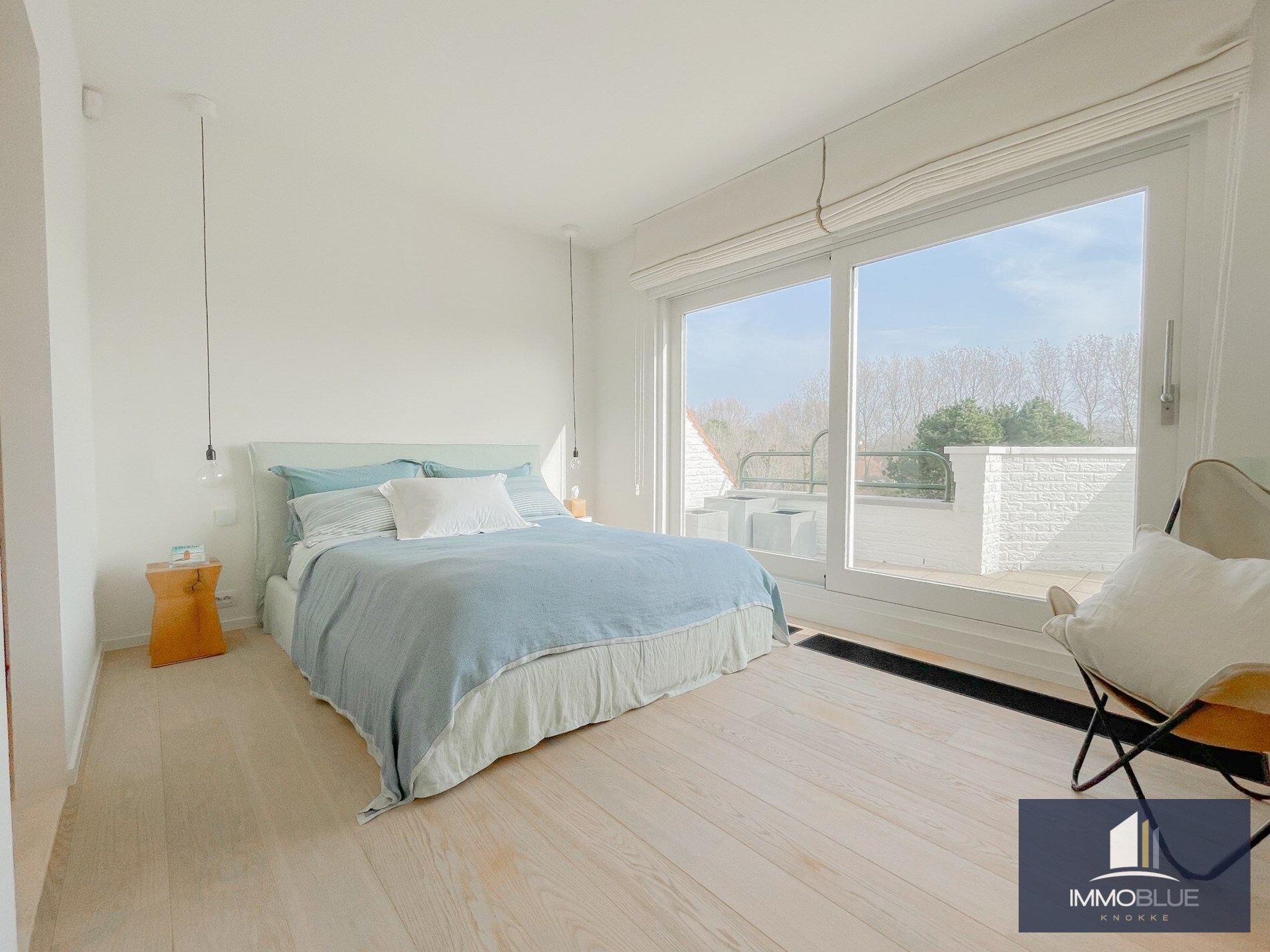 Subliem hoekappartement met ruime terrassen gelegen in het prestigieuze domein Tennis Garden. 