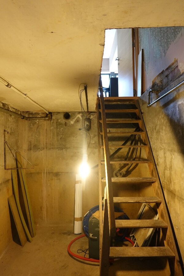 Ruime gerenoveerde alleenstaande woning met tuin, garage en 3 slaapkamers in Zerkegem 