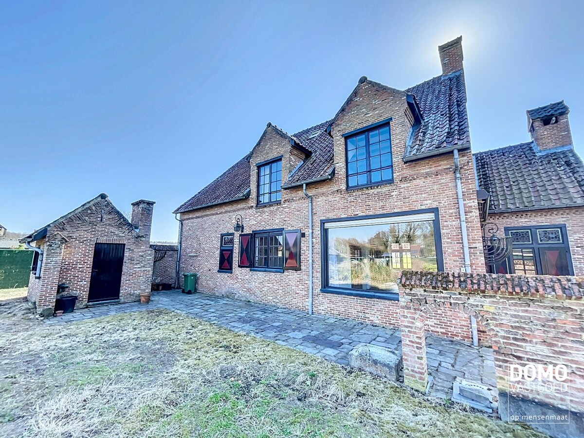 RUIME WONING MET 4 SLAAPKAMERS OP RUSTIGE LOCATIE IN DORNE (MAASEIK) 