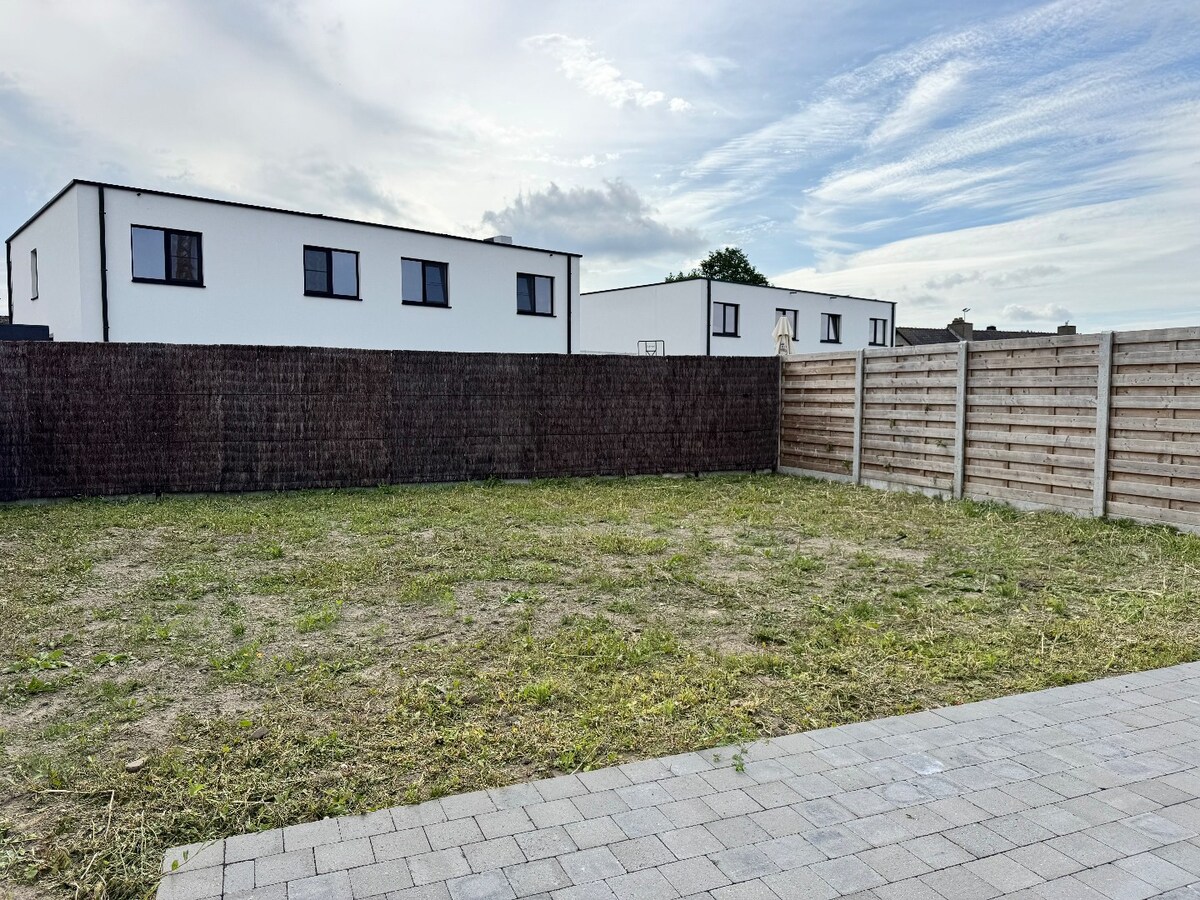 Halfopen nieuwbouwwoning met 3 slaapkamers te Koekelare 