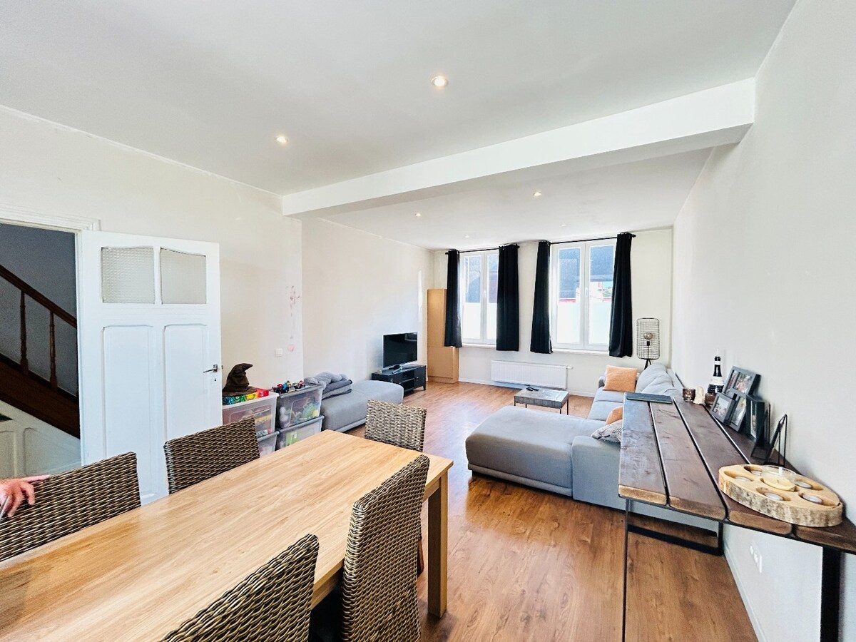 Centraal gelegen ruime woning in Wevelgem te koop ! 