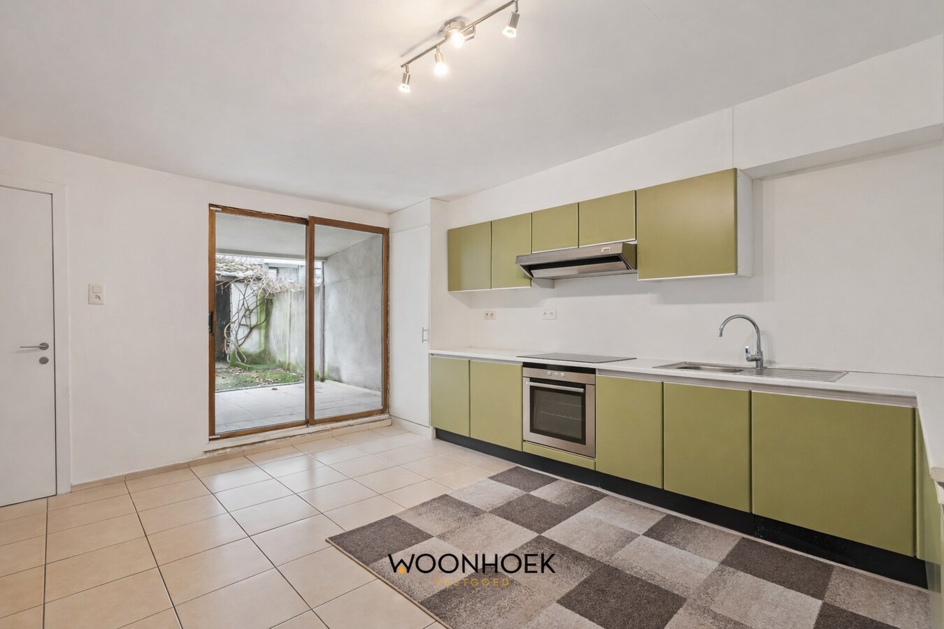 Charmante 2-slpk woning met achteruitweg in centrum 