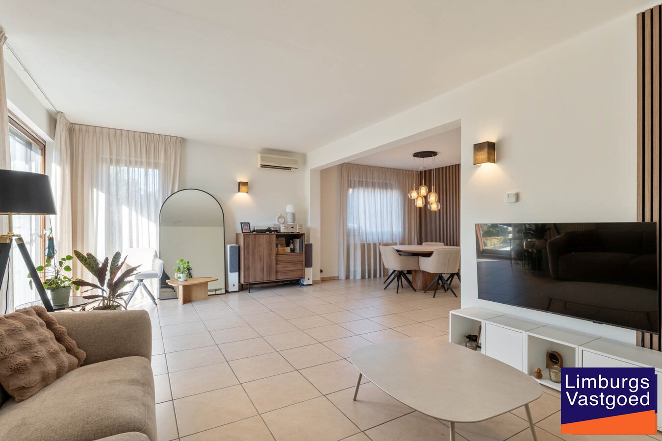 Recent Gerenoveerd appartement met tuin en terras, 2 slaapkamers, In Rekem 