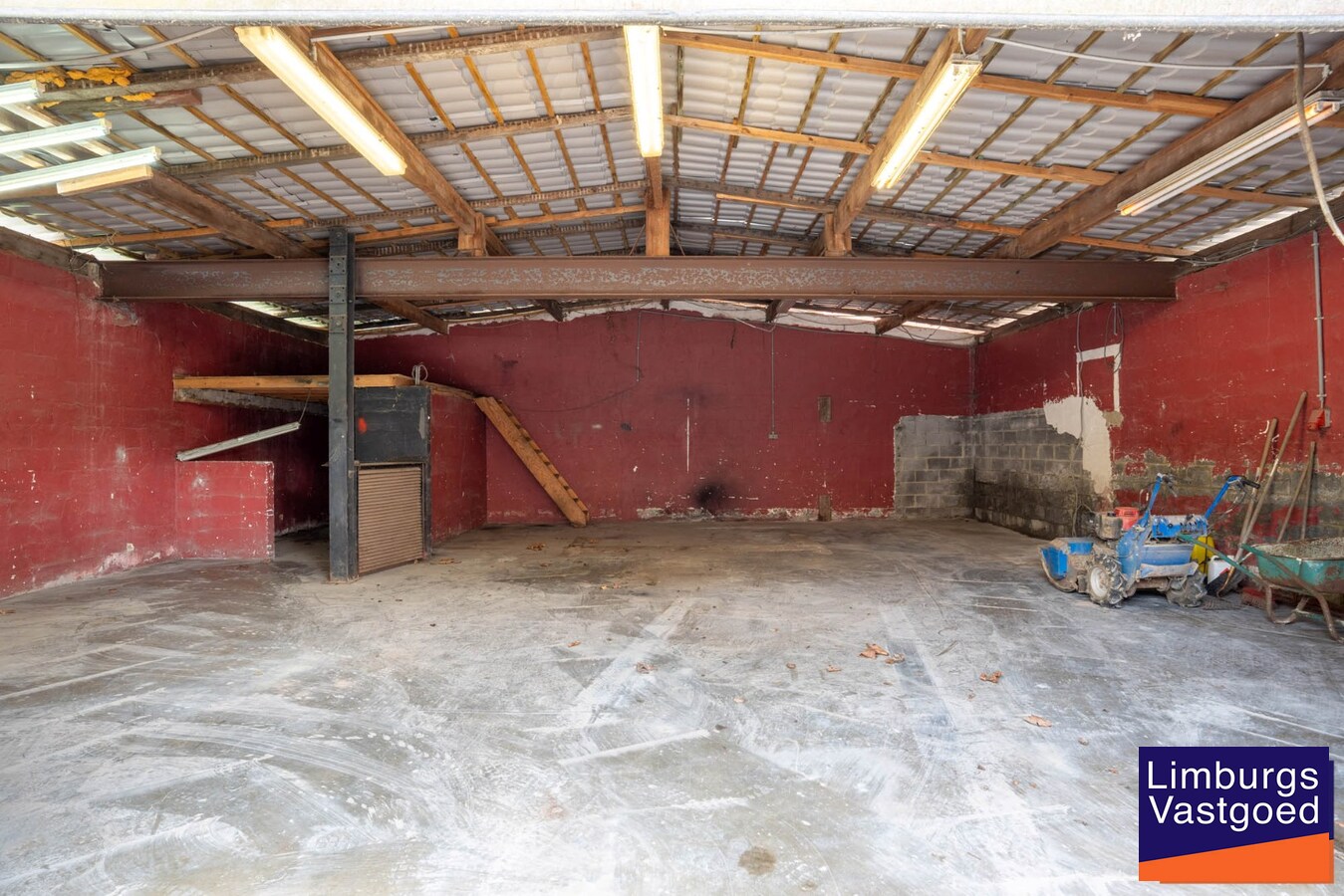 Instapklare woning met ruime loods/werkplaats, 11a 77ca 