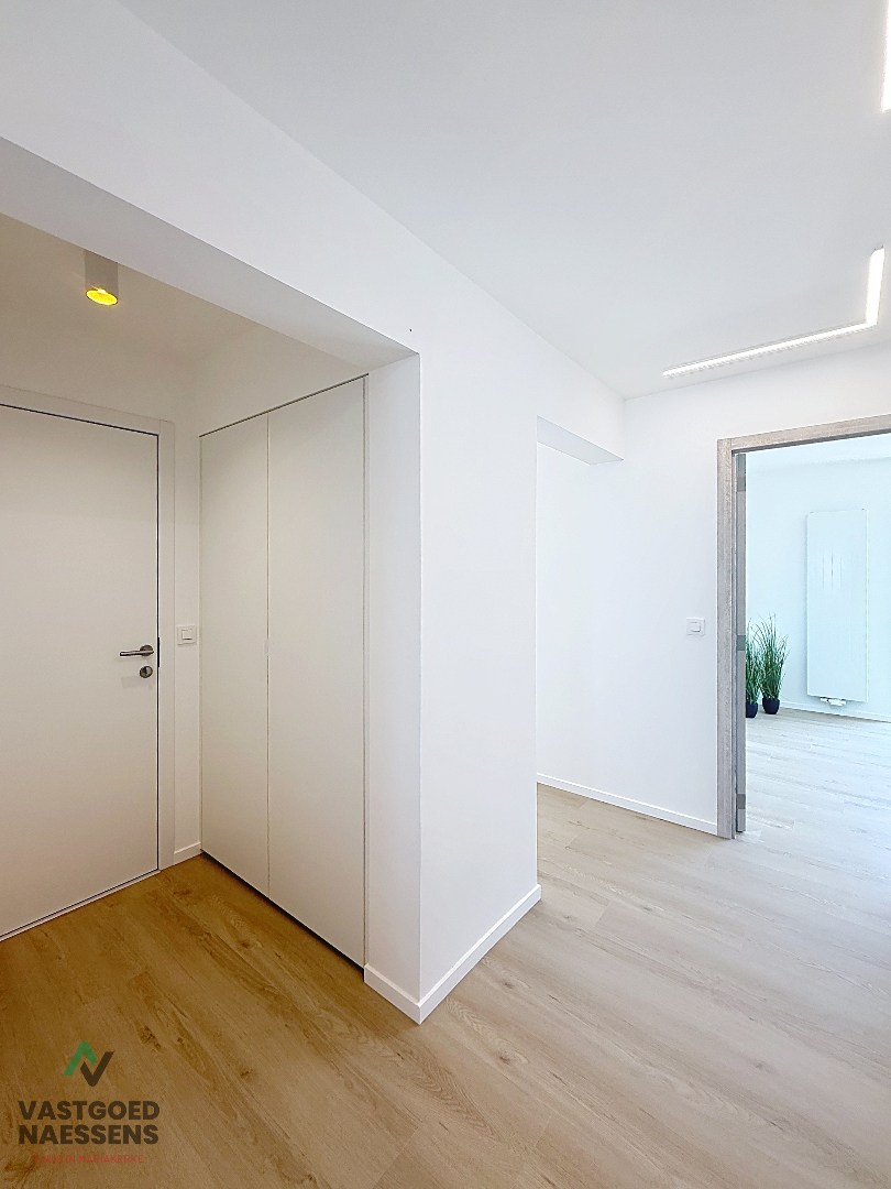 Magnifique appartement rénové de 3 chambres avec vue sur la mer. 