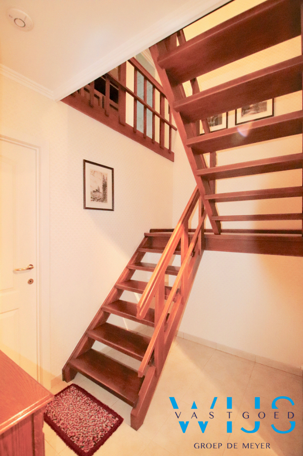 Ruime gezinswoning met 5 slaapkamers &amp; ZUIDgerichte tuin te Zelzate! 