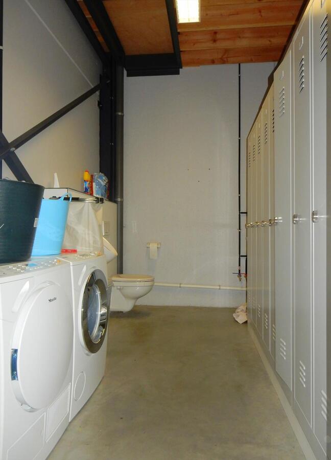 Bedrijfsgebouw met prachtige  woonst 