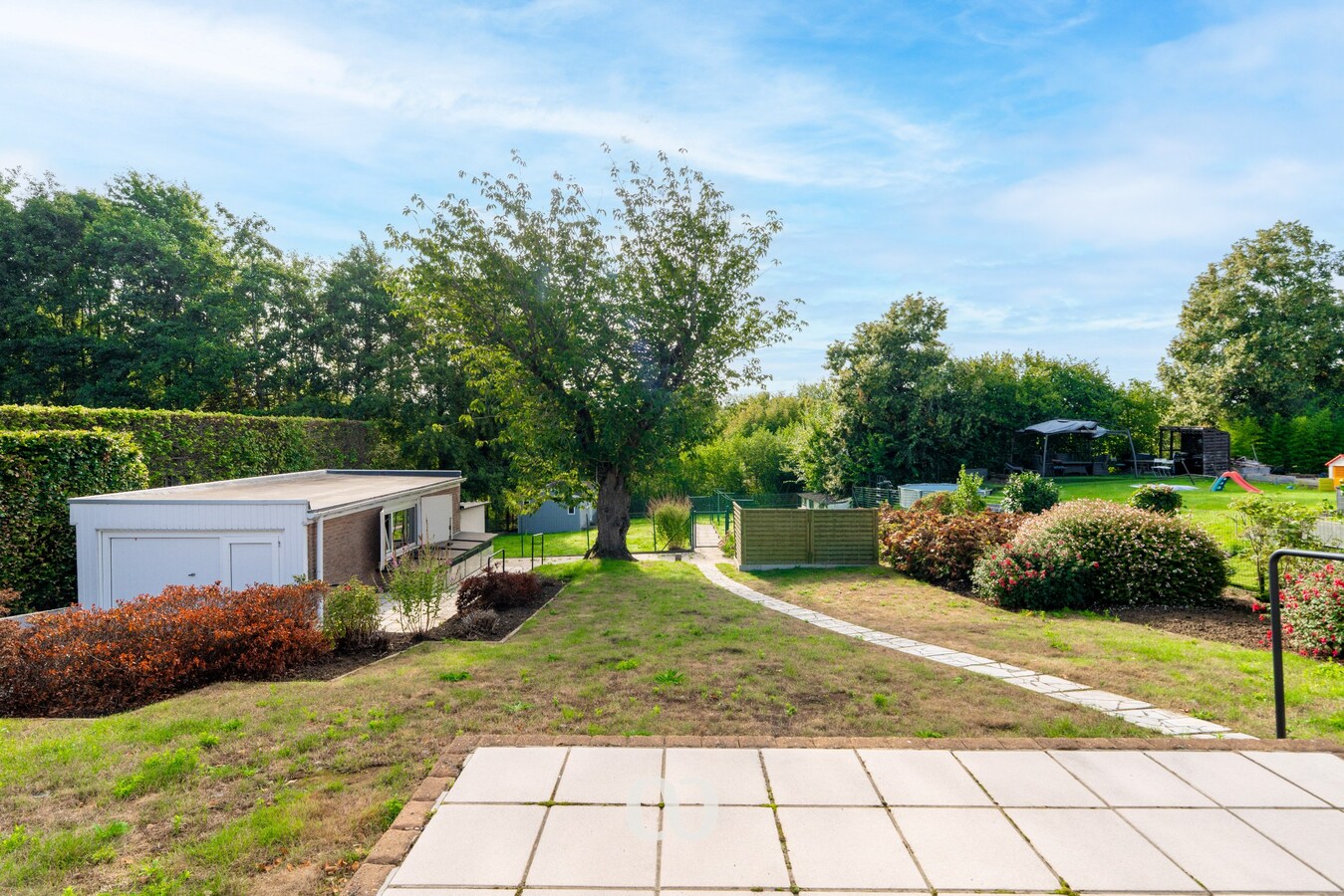 Stevige laagbouwwoning met ruime tuin vlakbij centrum Oudenaarde 