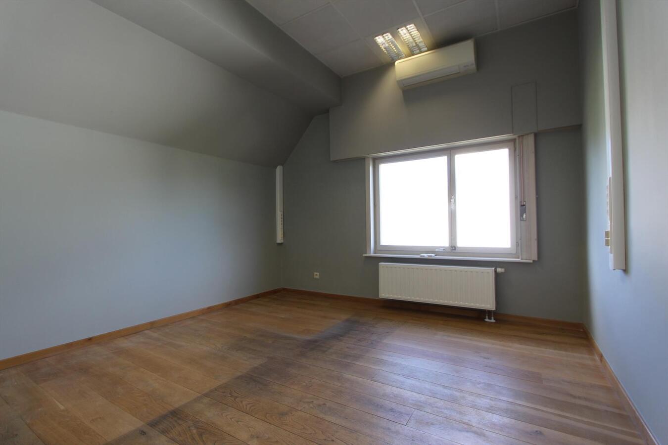 Woning met 4 slaapkamers en garage te Koekelare 