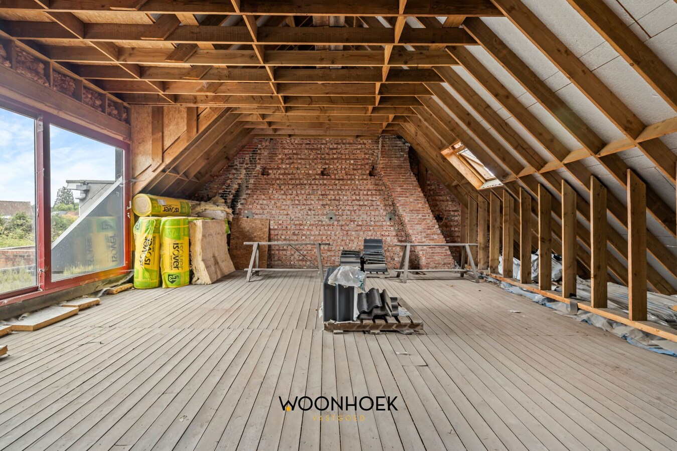 Ruime, te renoveren woning met diverse mogelijkheden 