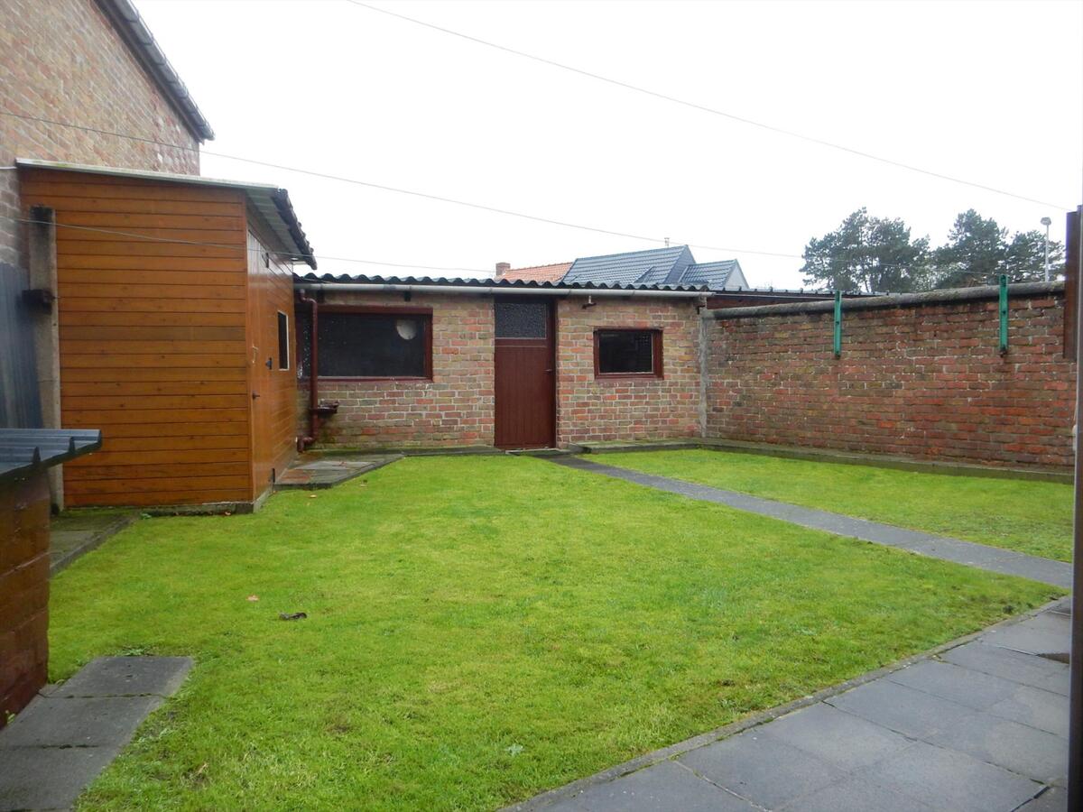 Op te frissen woning met 3 slaapkamers 